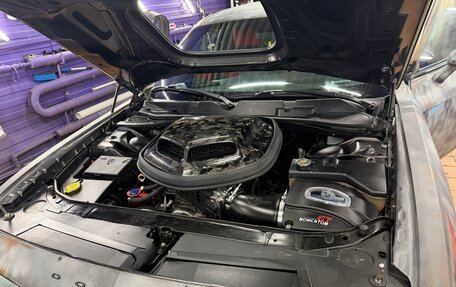 Dodge Challenger III рестайлинг 2, 2017 год, 4 500 000 рублей, 4 фотография