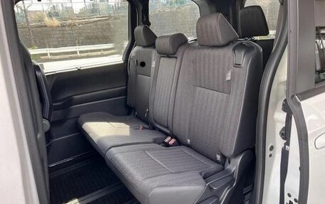 Toyota Noah, 2025 год, 2 680 000 рублей, 14 фотография