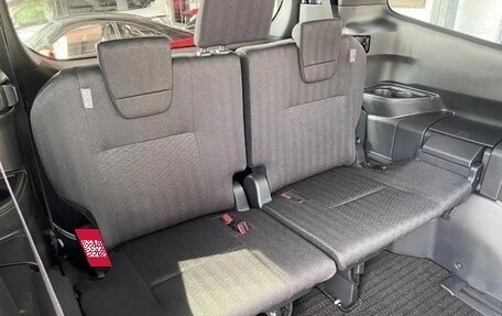 Toyota Noah, 2025 год, 2 680 000 рублей, 16 фотография