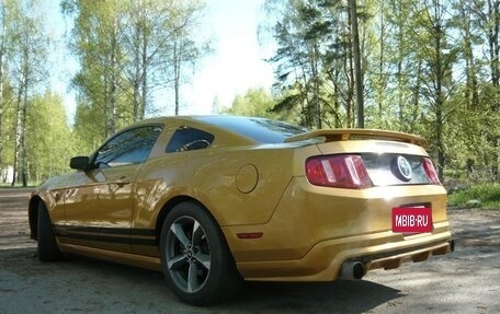 Ford Mustang VI рестайлинг, 2010 год, 1 300 000 рублей, 4 фотография