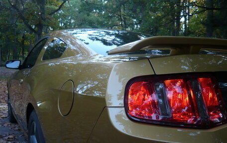 Ford Mustang VI рестайлинг, 2010 год, 1 300 000 рублей, 17 фотография