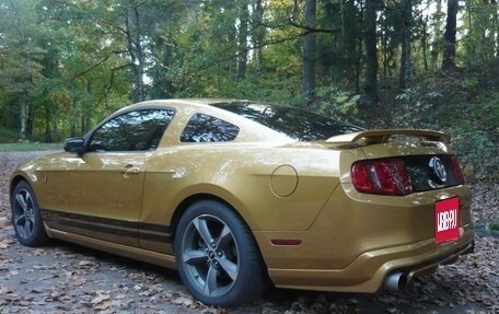 Ford Mustang VI рестайлинг, 2010 год, 1 300 000 рублей, 9 фотография