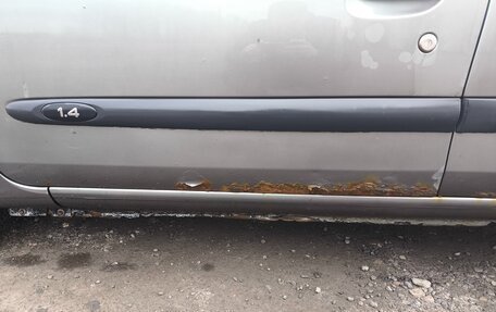 Renault Symbol I, 2004 год, 160 000 рублей, 29 фотография