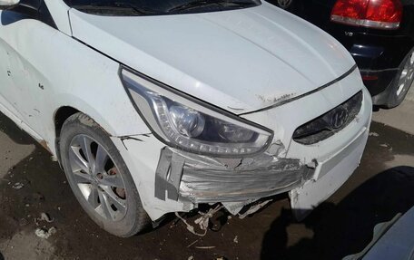 Hyundai Solaris II рестайлинг, 2013 год, 320 000 рублей, 2 фотография