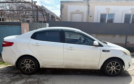 KIA Rio III рестайлинг, 2013 год, 800 000 рублей, 3 фотография