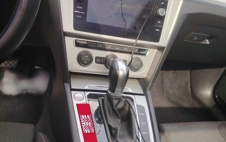 Volkswagen Passat B8 рестайлинг, 2018 год, 2 440 000 рублей, 11 фотография