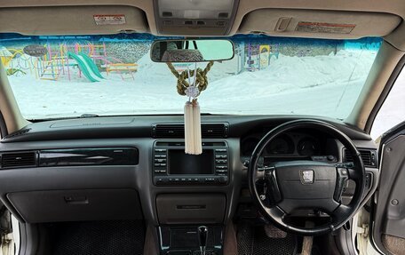 Toyota Crown, 2001 год, 1 100 000 рублей, 27 фотография