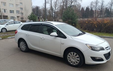 Opel Astra J, 2013 год, 930 000 рублей, 2 фотография