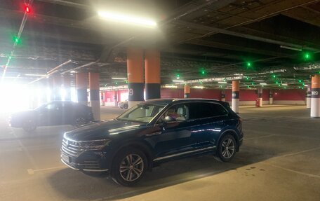 Volkswagen Touareg III, 2019 год, 4 380 000 рублей, 5 фотография