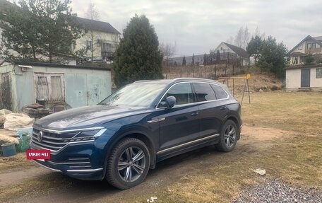 Volkswagen Touareg III, 2019 год, 4 380 000 рублей, 3 фотография