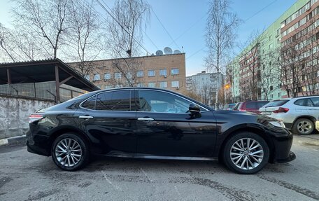 Toyota Camry, 2019 год, 3 050 000 рублей, 4 фотография