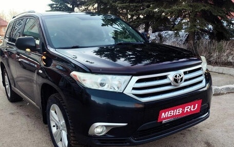 Toyota Highlander III, 2011 год, 1 850 000 рублей, 2 фотография