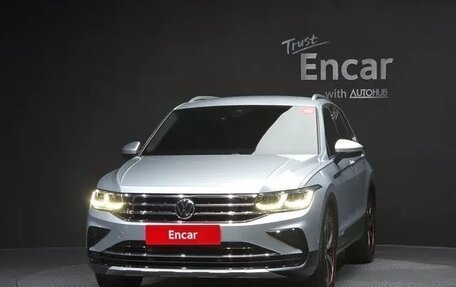 Volkswagen Tiguan II, 2022 год, 3 170 000 рублей, 2 фотография