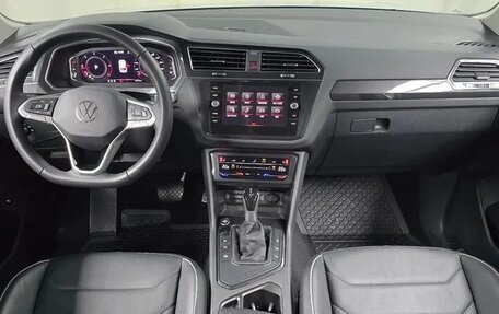 Volkswagen Tiguan II, 2022 год, 3 170 000 рублей, 6 фотография