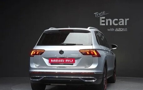 Volkswagen Tiguan II, 2022 год, 3 170 000 рублей, 4 фотография