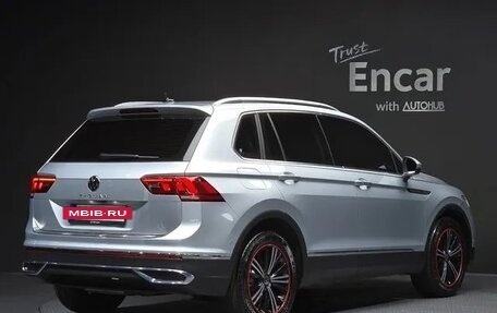 Volkswagen Tiguan II, 2022 год, 3 170 000 рублей, 3 фотография