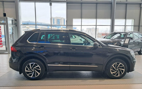 Volkswagen Tiguan II, 2018 год, 2 750 000 рублей, 4 фотография