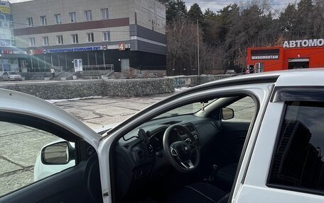 Renault Logan II, 2018 год, 490 000 рублей, 5 фотография