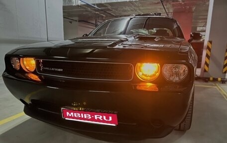 Dodge Challenger III рестайлинг 2, 2013 год, 1 270 000 рублей, 2 фотография