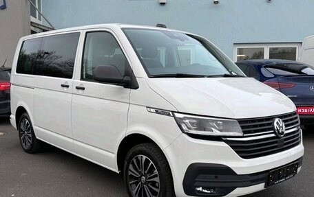 Volkswagen Multivan T6 рестайлинг, 2022 год, 4 000 000 рублей, 1 фотография