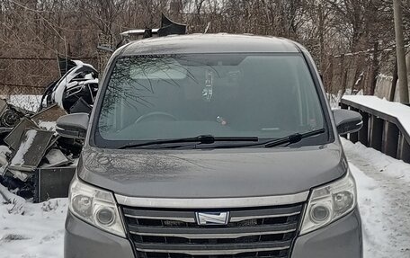 Toyota Noah III, 2015 год, 1 750 000 рублей, 2 фотография