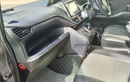 Toyota Noah III, 2015 год, 1 750 000 рублей, 9 фотография