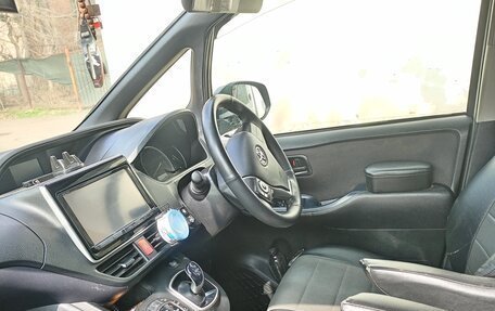 Toyota Noah III, 2015 год, 1 750 000 рублей, 10 фотография