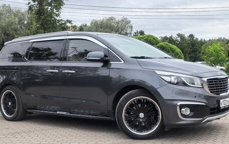 KIA Carnival III, 2016 год, 2 700 000 рублей, 3 фотография