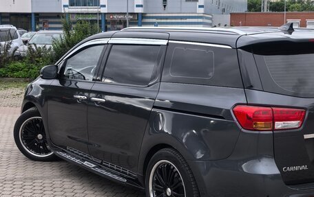 KIA Carnival III, 2016 год, 2 700 000 рублей, 9 фотография