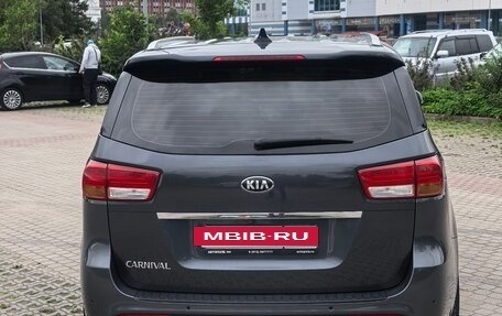 KIA Carnival III, 2016 год, 2 700 000 рублей, 7 фотография