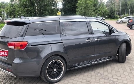 KIA Carnival III, 2016 год, 2 700 000 рублей, 5 фотография