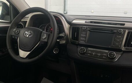 Toyota RAV4, 2015 год, 2 199 000 рублей, 11 фотография