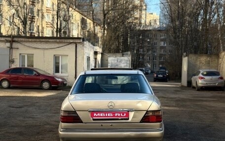 Mercedes-Benz E-Класс, 1994 год, 320 000 рублей, 5 фотография