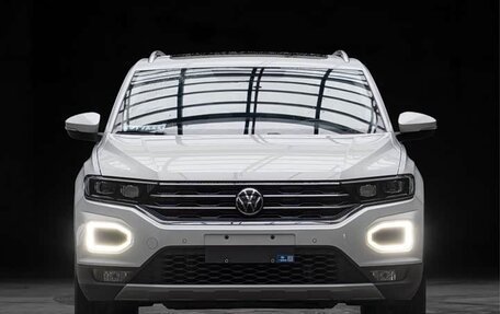 Volkswagen T-Roc I, 2023 год, 1 710 293 рублей, 2 фотография