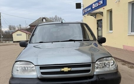 Chevrolet Niva I рестайлинг, 2004 год, 225 000 рублей, 2 фотография