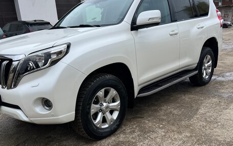 Toyota Land Cruiser Prado 150 рестайлинг 2, 2015 год, 4 150 000 рублей, 3 фотография