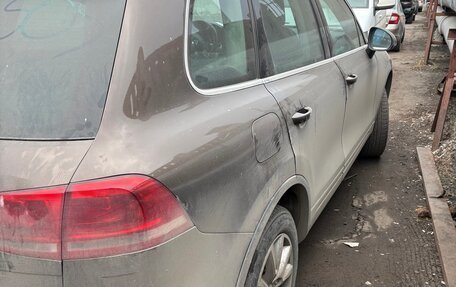 Volkswagen Touareg III, 2011 год, 900 000 рублей, 2 фотография