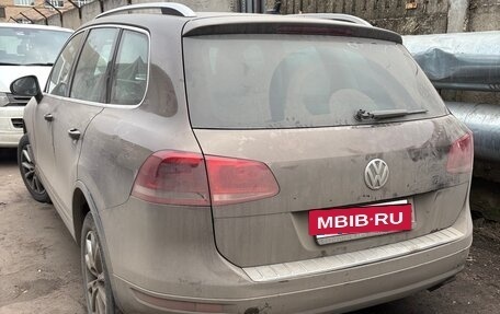 Volkswagen Touareg III, 2011 год, 900 000 рублей, 3 фотография