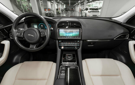 Jaguar F-Pace, 2017 год, 3 340 000 рублей, 8 фотография