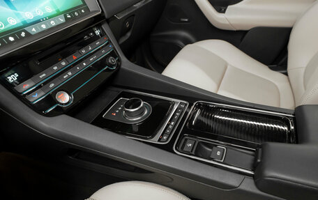 Jaguar F-Pace, 2017 год, 3 340 000 рублей, 14 фотография