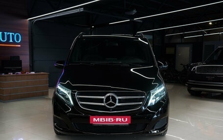 Mercedes-Benz V-Класс, 2017 год, 11 000 000 рублей, 2 фотография