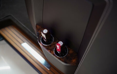 Mercedes-Benz V-Класс, 2017 год, 11 000 000 рублей, 13 фотография