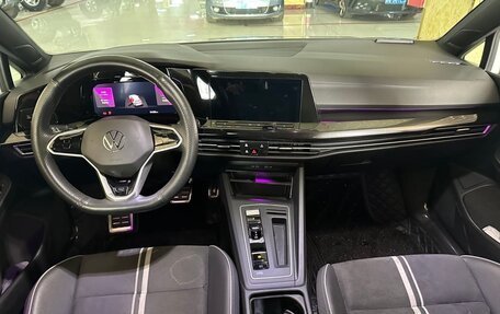 Volkswagen Golf VIII, 2022 год, 2 150 000 рублей, 11 фотография