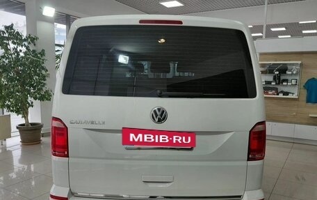 Volkswagen Caravelle T6 рестайлинг, 2018 год, 2 850 000 рублей, 6 фотография