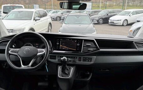 Volkswagen Multivan T6 рестайлинг, 2022 год, 4 000 000 рублей, 15 фотография