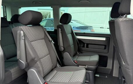 Volkswagen Multivan T6 рестайлинг, 2022 год, 4 000 000 рублей, 13 фотография