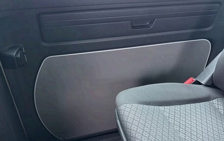 Volkswagen Multivan T6 рестайлинг, 2022 год, 4 000 000 рублей, 12 фотография