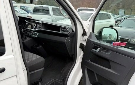 Volkswagen Multivan T6 рестайлинг, 2022 год, 4 000 000 рублей, 8 фотография