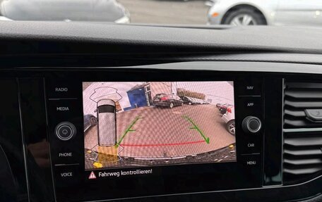 Volkswagen Multivan T6 рестайлинг, 2022 год, 4 000 000 рублей, 17 фотография