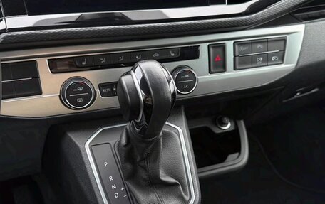 Volkswagen Multivan T6 рестайлинг, 2022 год, 4 000 000 рублей, 23 фотография